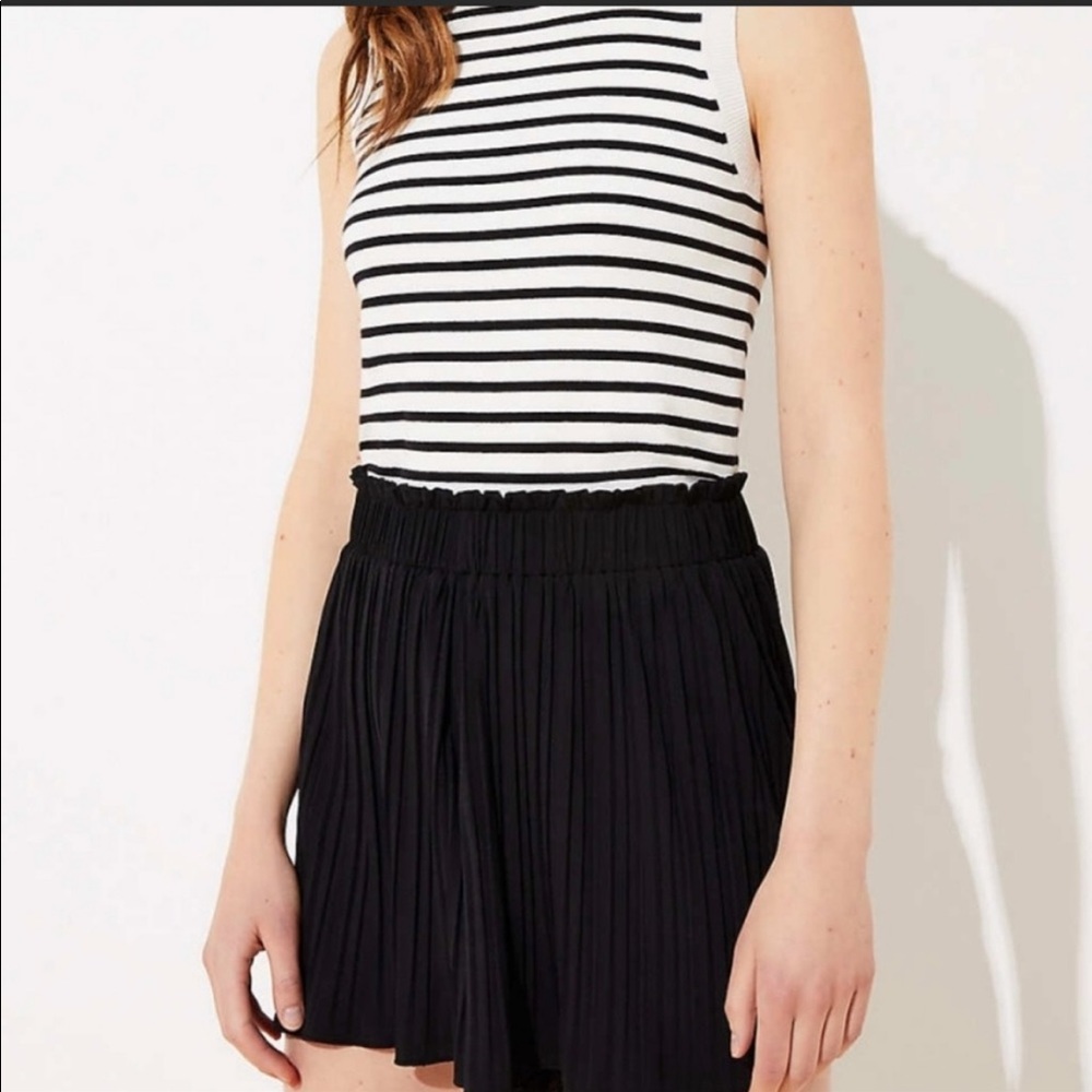 Loft Black High Rise Black Pleated Shorts Size Small